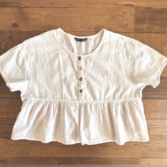 SHEIN Tops - 💖5 for $50💖OFFWHITE Cropped Peplum light weight top with half button up babydoll
